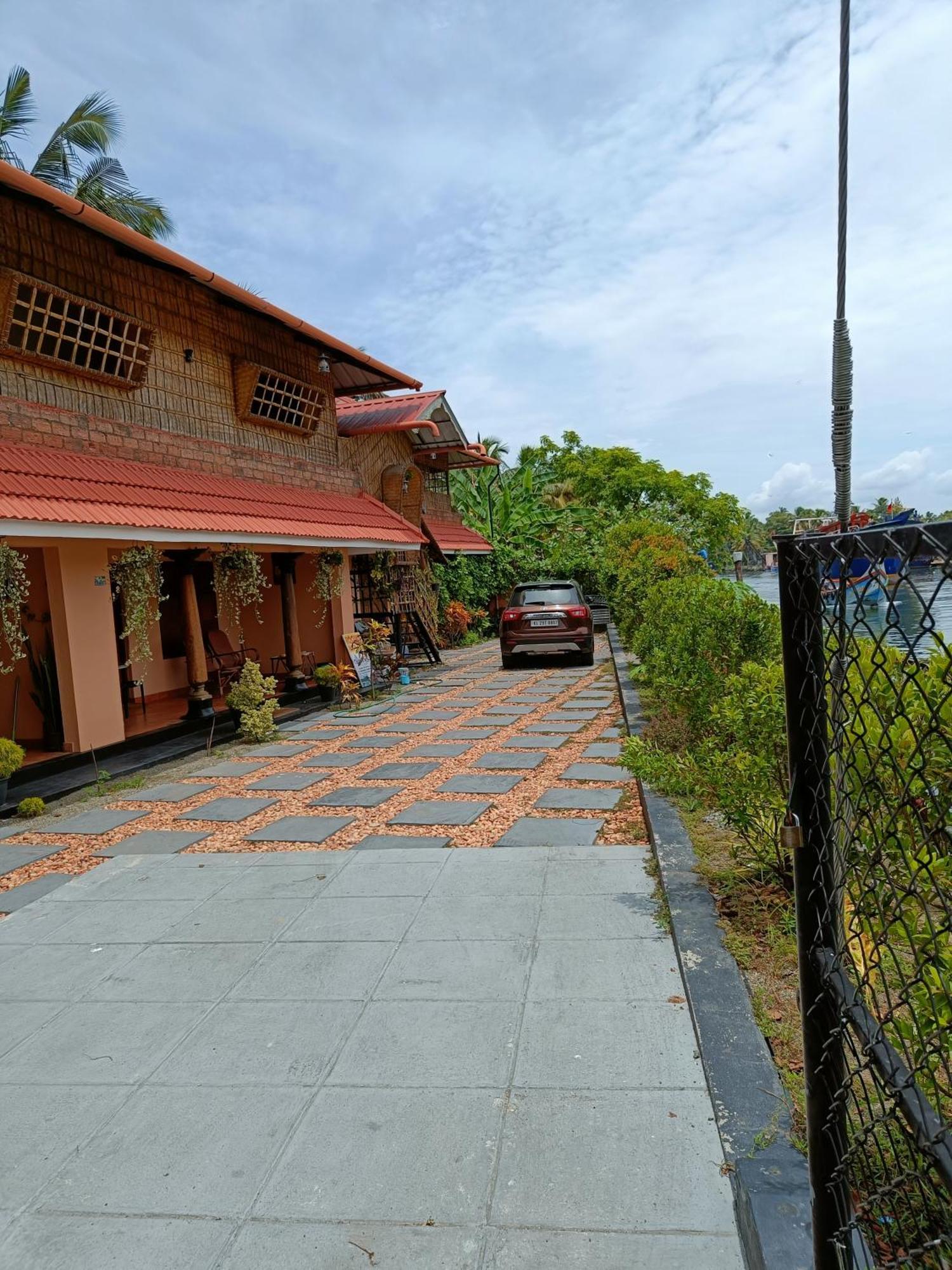 Canalview Private Cottage Azhikkal Ayiram Thengu Panmana Εξωτερικό φωτογραφία